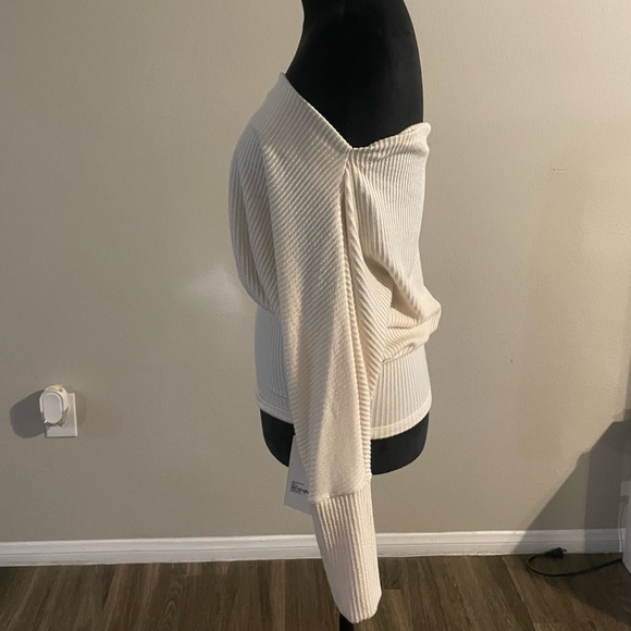 Sweater - Picture 4 of 4